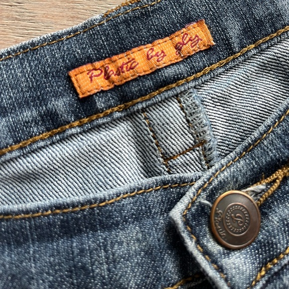 Plastic by glee Jeans - Picture 5 of 6